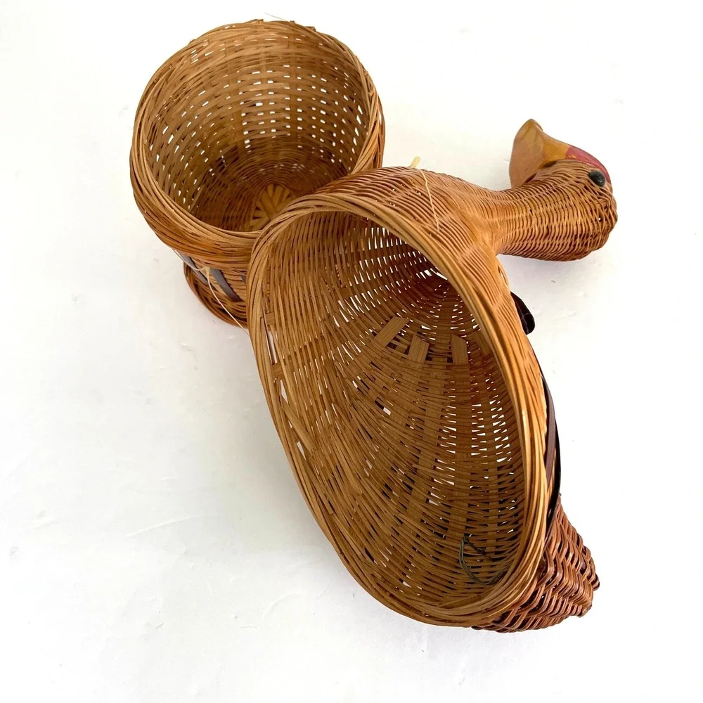 Vintage‎ 80s Goose Pinestraw Basket Hand Woven Wicker Figural Bird Decor Lidded